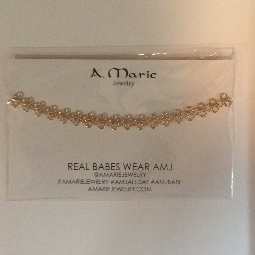 A. Marie Mimi choker